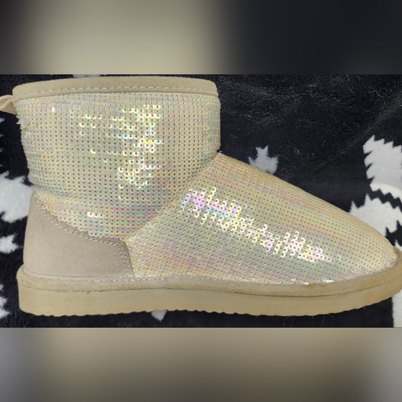 VS Pink Iridescent Bling Faux Fur Booties ✨️ - Picture 10 of 11